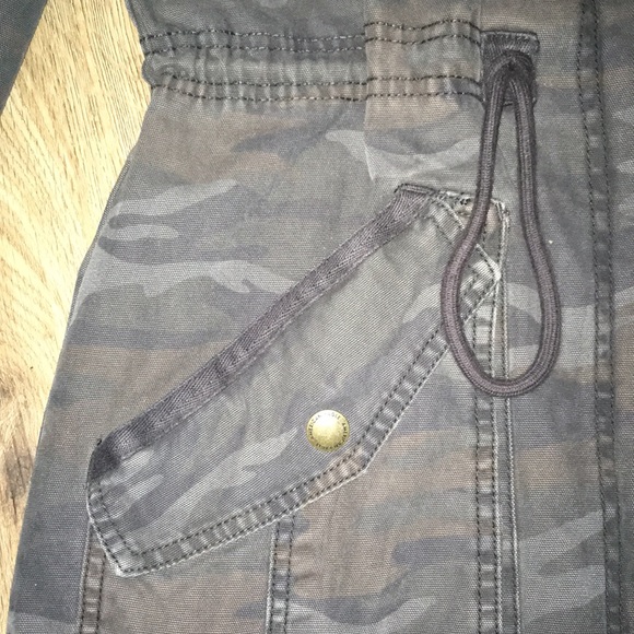 AE Utility Camouflage Jacket W/ Removable Faux Fur - Picture 2 of 8